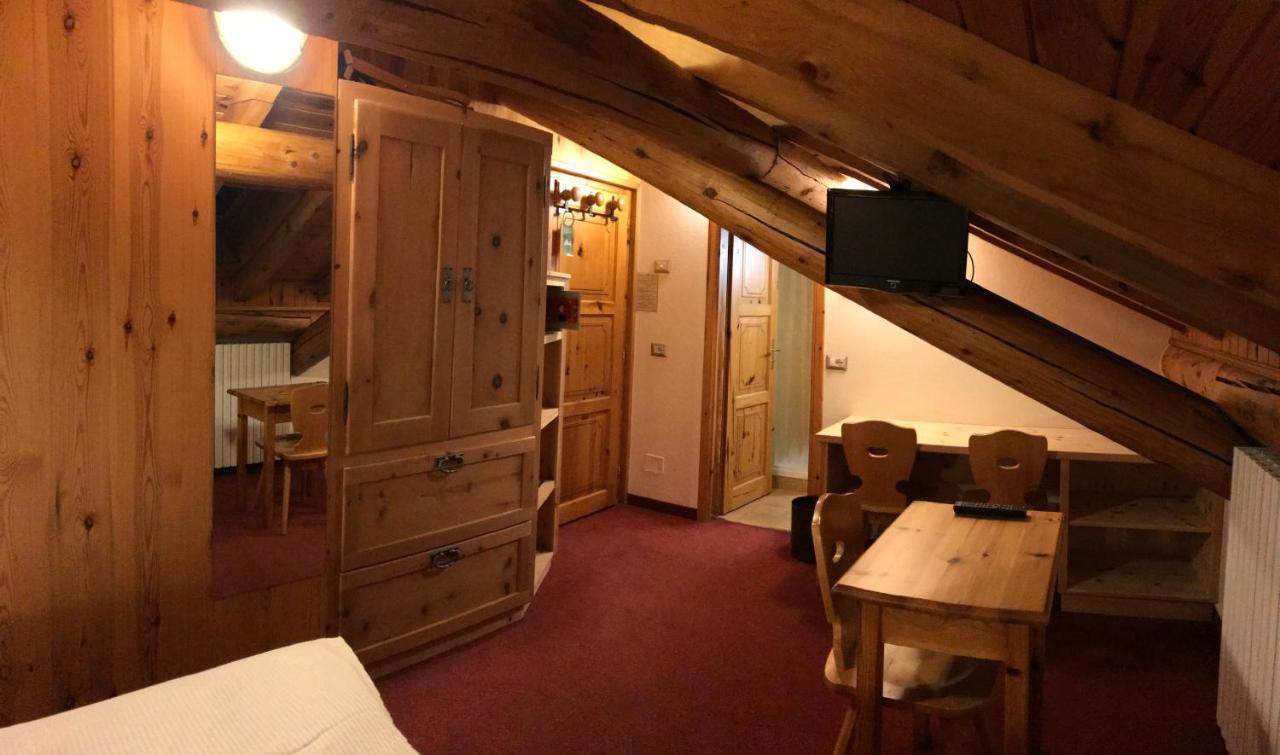 Garni La Casetta Hotell Livigno Exteriör bild