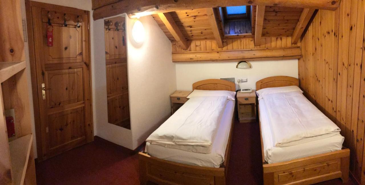 Garni La Casetta Hotell Livigno Exteriör bild