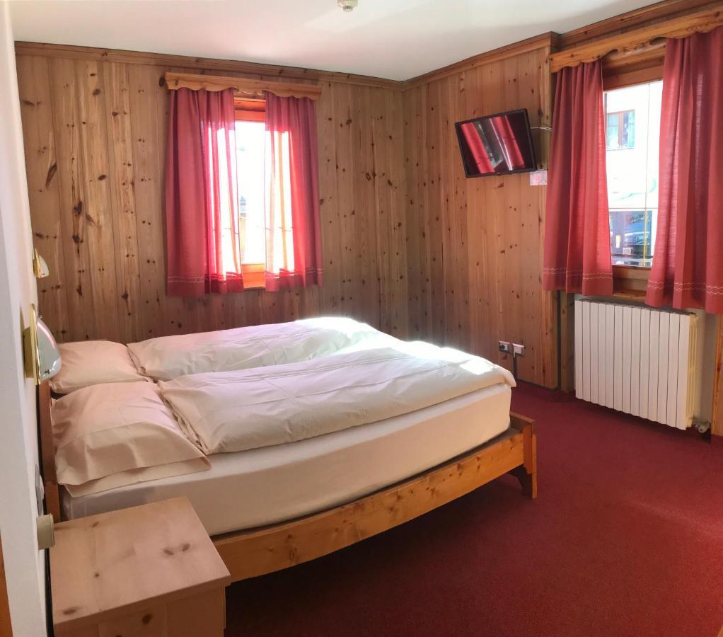 Garni La Casetta Hotell Livigno Exteriör bild